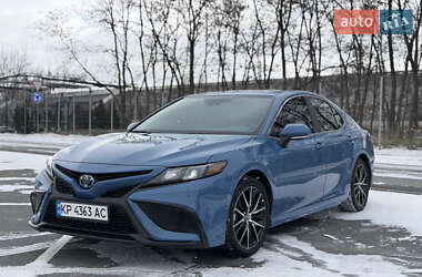 Седан Toyota Camry 2023 в Дніпрі