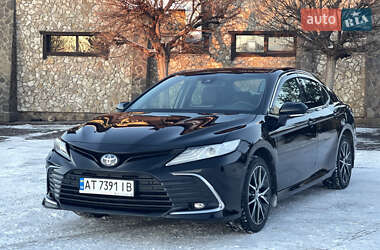 Седан Toyota Camry 2023 в Ровно