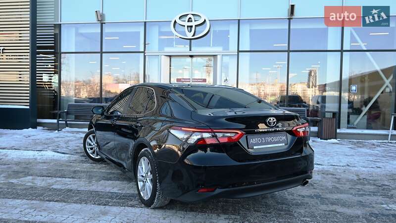 Седан Toyota Camry 2021 в Киеве