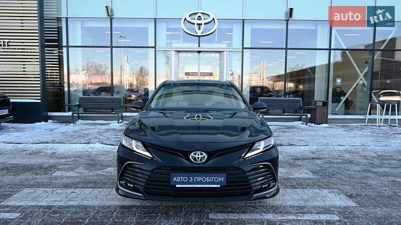 Седан Toyota Camry 2021 в Киеве