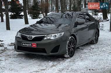 Седан Toyota Camry 2013 в Киеве