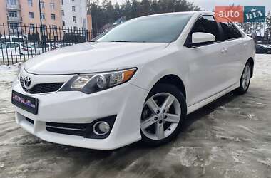 Седан Toyota Camry 2014 в Києві
