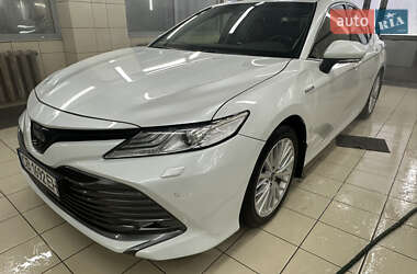 Седан Toyota Camry 2019 в Чернигове