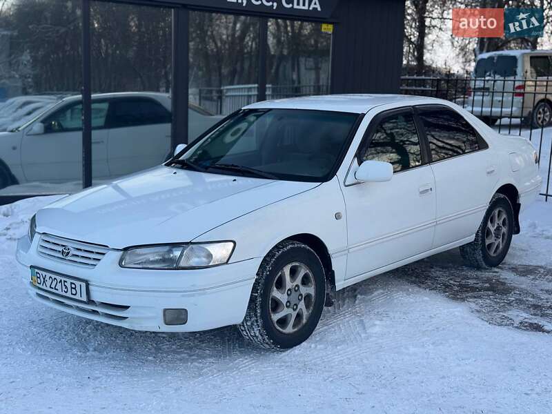 Седан Toyota Camry 1997 в Хмельницком