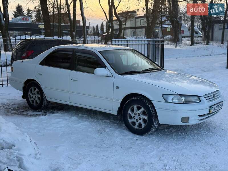 Седан Toyota Camry 1997 в Хмельницком