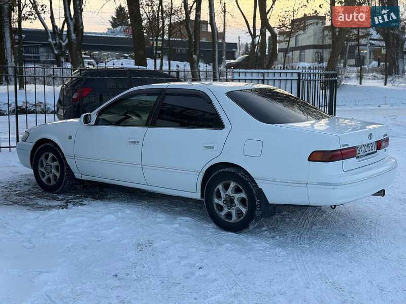 Седан Toyota Camry 1997 в Хмельницком