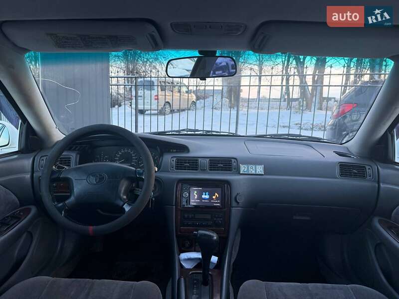 Седан Toyota Camry 1997 в Хмельницком