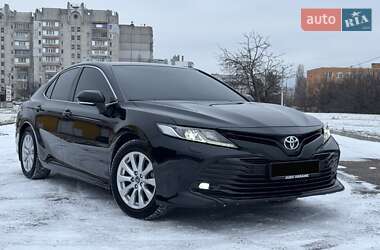 Седан Toyota Camry 2019 в Черкасах