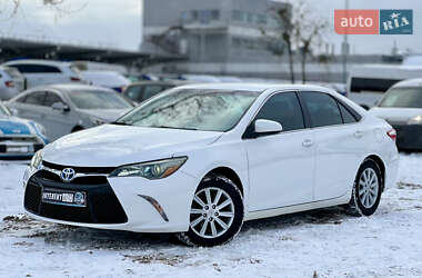 Седан Toyota Camry 2015 в Киеве