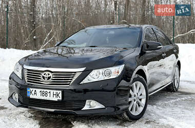 Седан Toyota Camry 2013 в Киеве