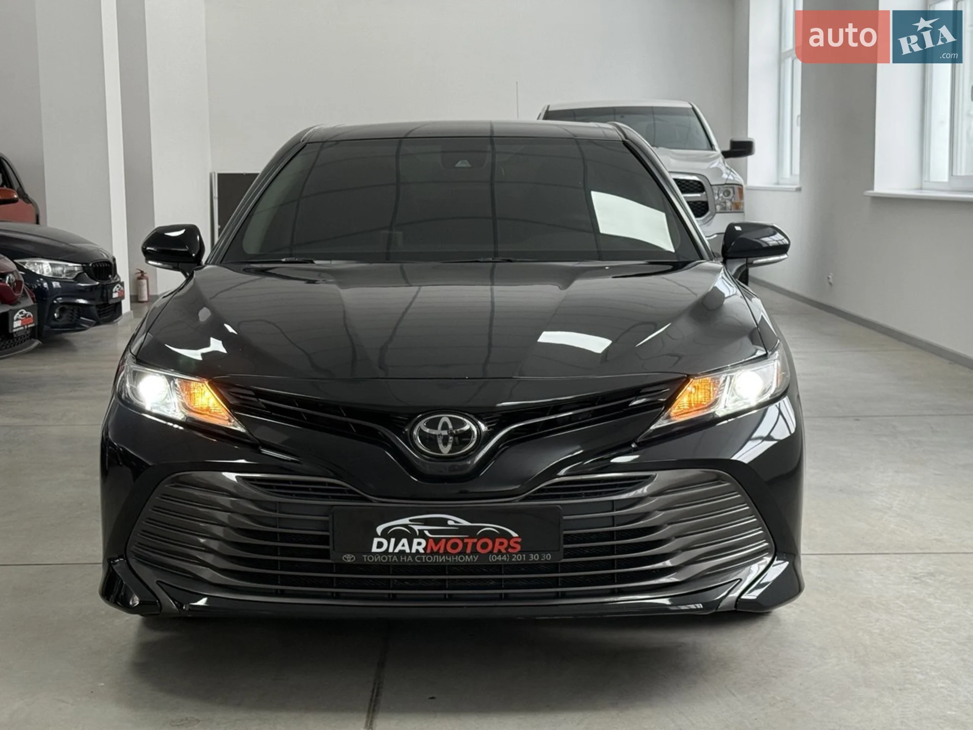 2019 Toyota Camry - мініатюра 2