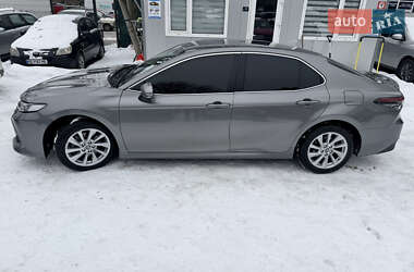 Седан Toyota Camry 2022 в Чернівцях
