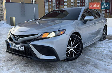Седан Toyota Camry 2023 в Києві