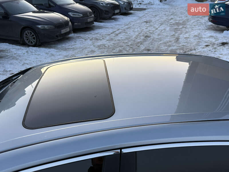 Седан Toyota Camry 2023 в Киеве