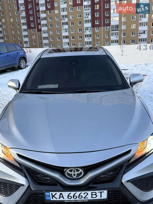Седан Toyota Camry 2023 в Киеве