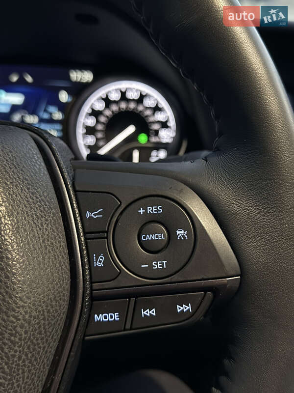 Седан Toyota Camry 2023 в Киеве