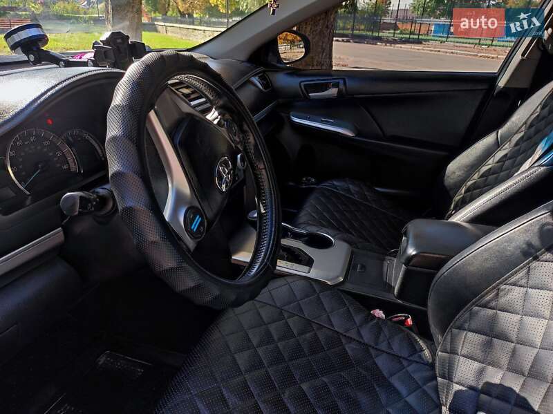 Седан Toyota Camry 2013 в Коростышеве