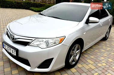 Седан Toyota Camry 2014 в Дніпрі