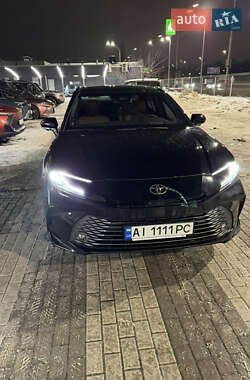 Седан Toyota Camry 2025 в Киеве