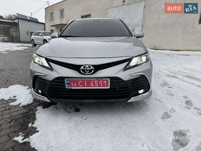 Седан Toyota Camry 2023 в Борщеве