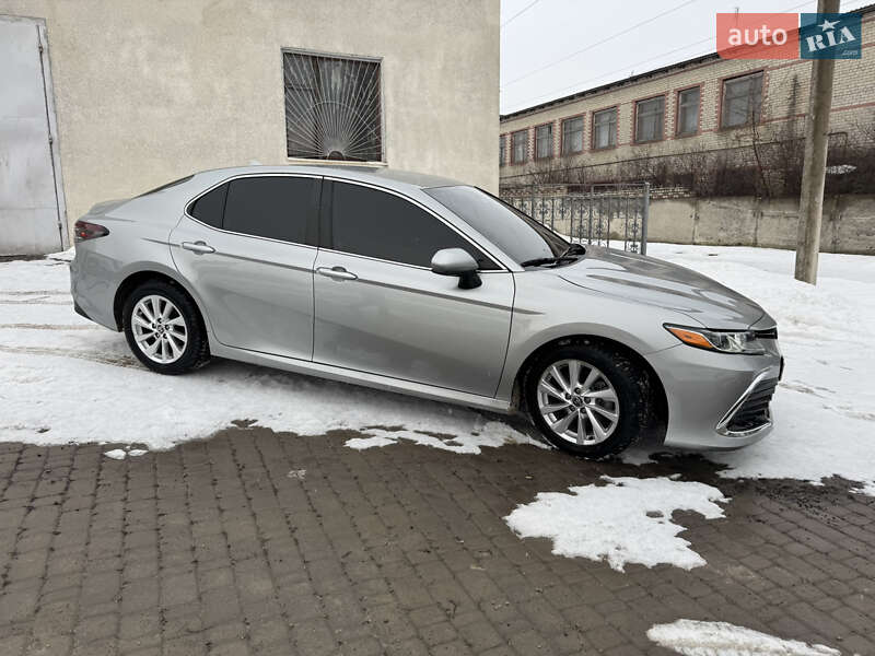 Седан Toyota Camry 2023 в Борщеве