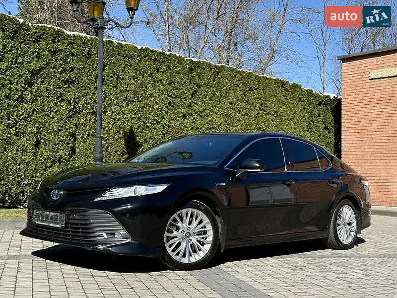 Седан Toyota Camry 2019 в Львове