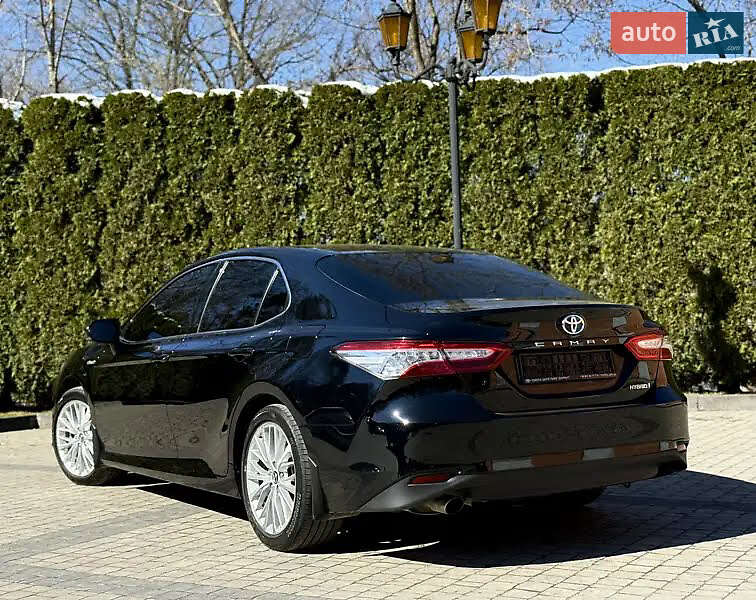 Седан Toyota Camry 2019 в Львове