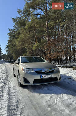 Седан Toyota Camry 2013 в Києві