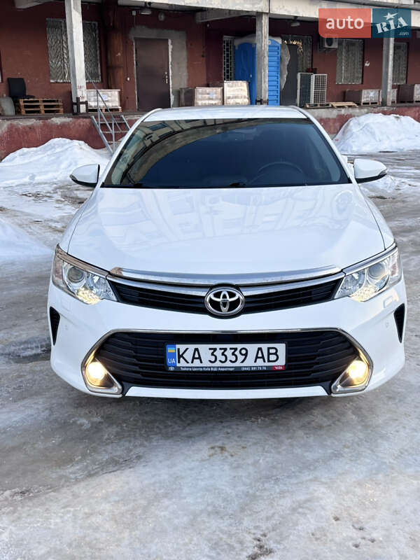 Седан Toyota Camry 2016 в Чернигове