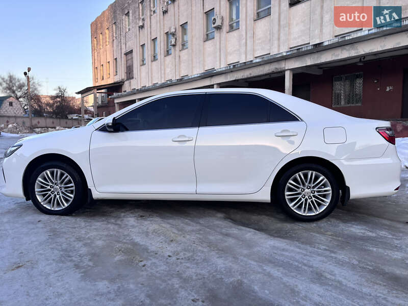 Седан Toyota Camry 2016 в Чернигове