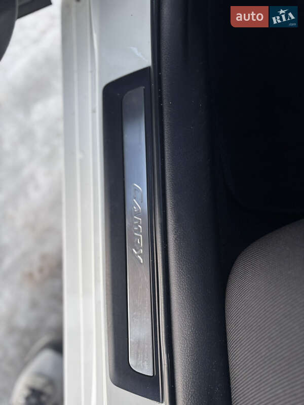 Седан Toyota Camry 2016 в Чернигове