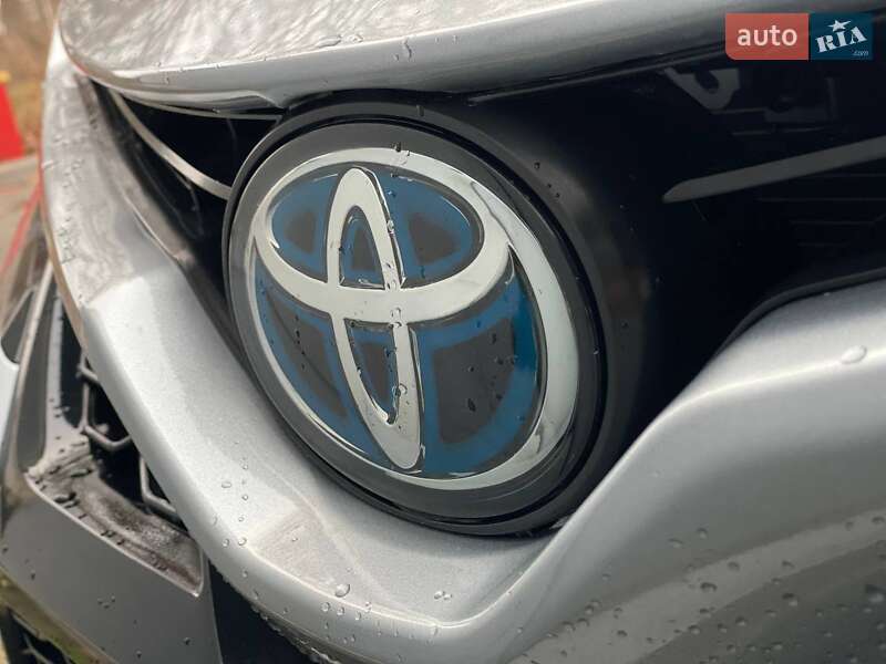 Седан Toyota Camry 2020 в Киеве