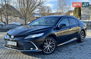 Седан Toyota Camry 2023 в Тернополе
