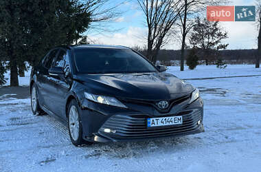 Седан Toyota Camry 2017 в Івано-Франківську