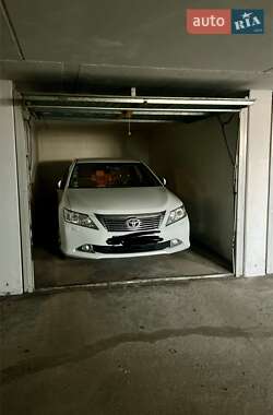 Седан Toyota Camry 2013 в Ужгороде
