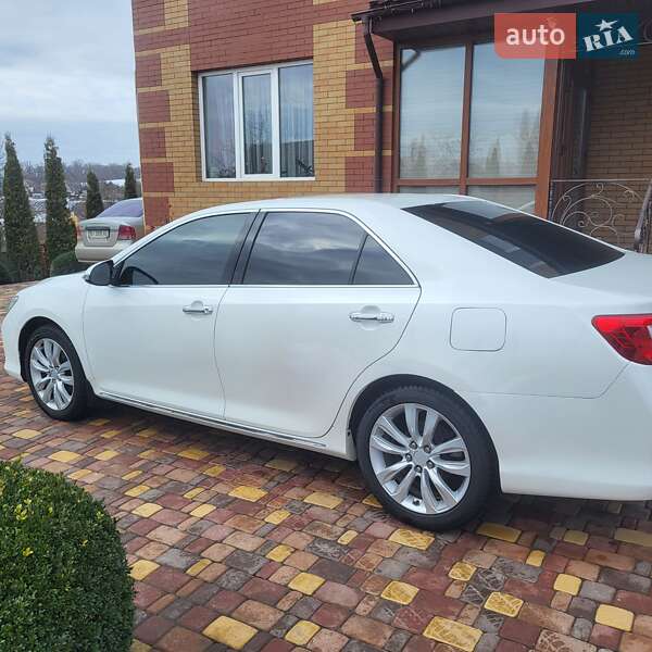 Седан Toyota Camry 2011 в Смеле