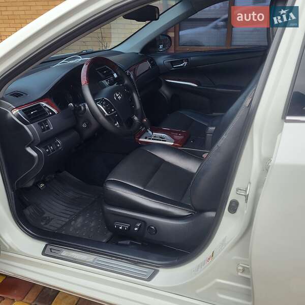 Седан Toyota Camry 2011 в Смеле