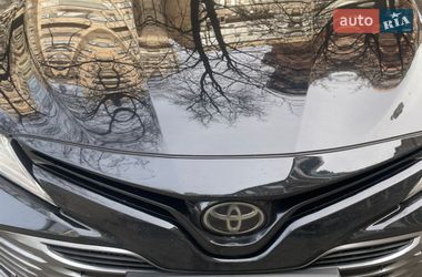 Седан Toyota Camry 2019 в Киеве