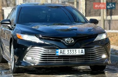 Седан Toyota Camry 2018 в Киеве