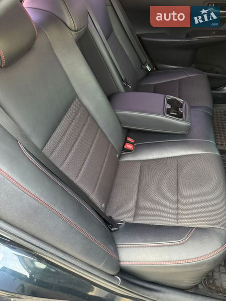 Седан Toyota Camry 2017 в Киеве