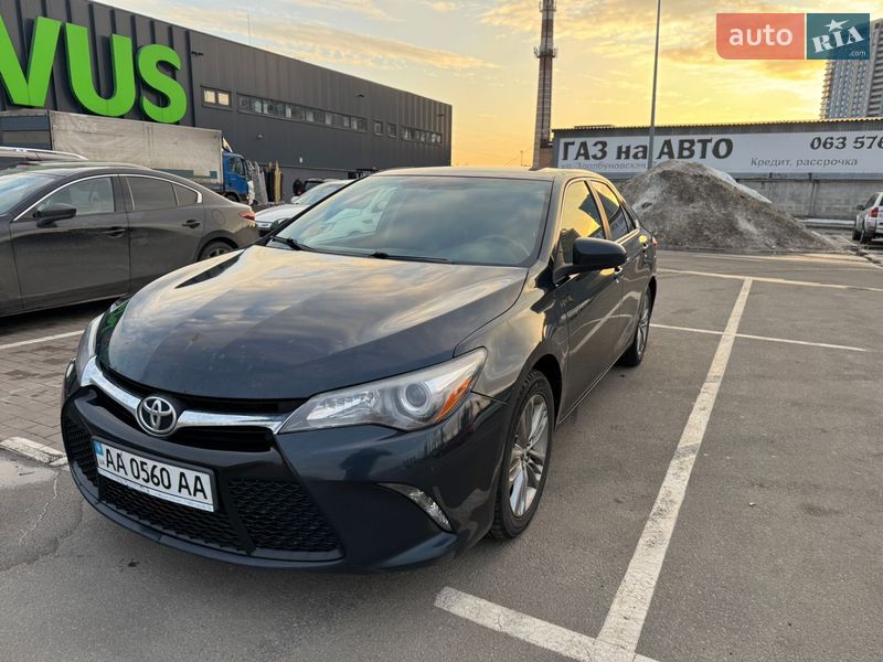 Седан Toyota Camry 2017 в Киеве