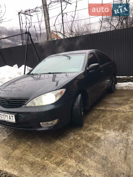 Седан Toyota Camry 2005 в Ужгороде