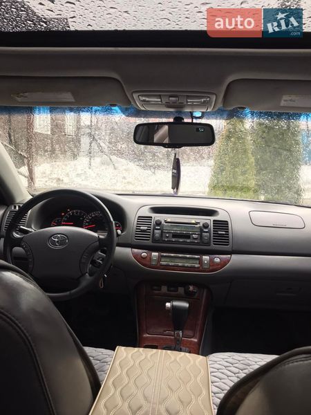 Седан Toyota Camry 2005 в Ужгороде