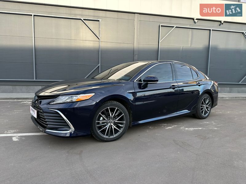 Седан Toyota Camry 2021 в Киеве
