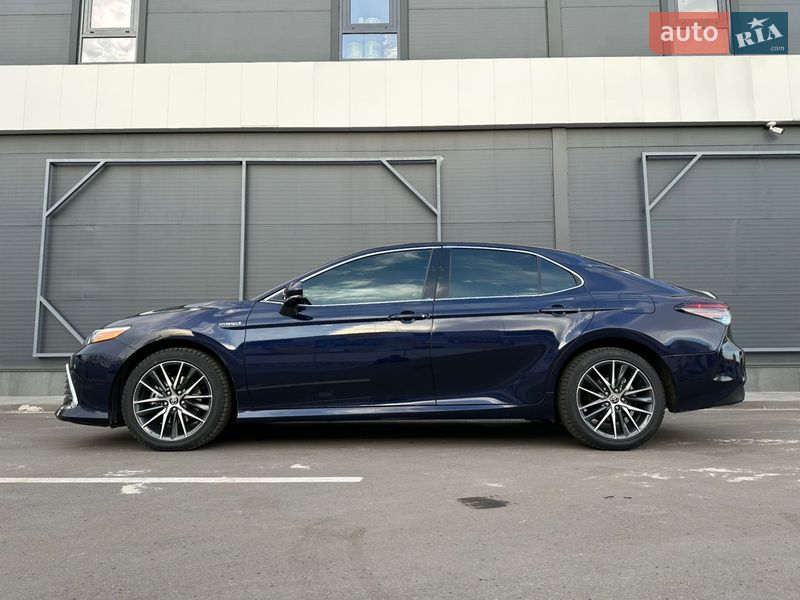 Седан Toyota Camry 2021 в Киеве
