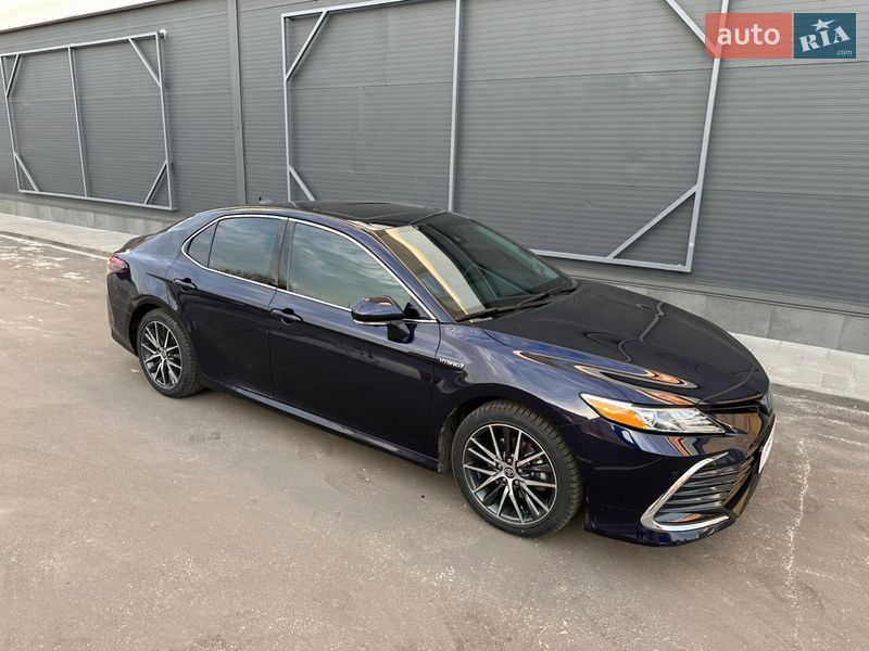 Седан Toyota Camry 2021 в Киеве