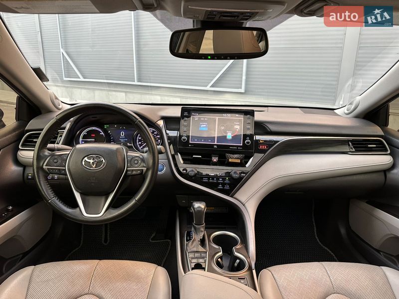 Седан Toyota Camry 2021 в Киеве