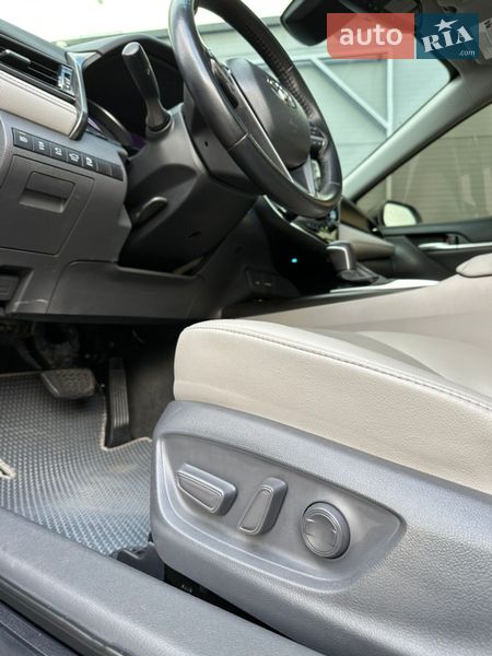 Седан Toyota Camry 2021 в Киеве