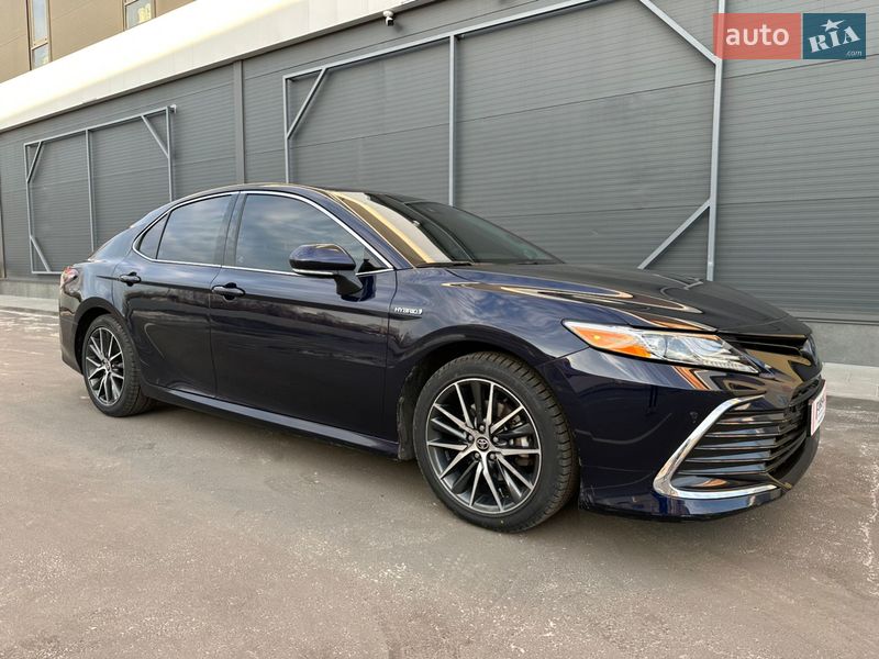 Седан Toyota Camry 2021 в Киеве