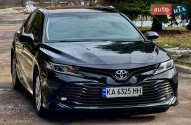 Седан Toyota Camry 2020 в Києві